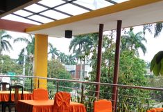 レストラン 2 Malang City Boulevard Homestay & Restaurant