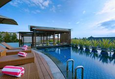 Swimming Pool 3 favehotel Kuta Kartika Plaza