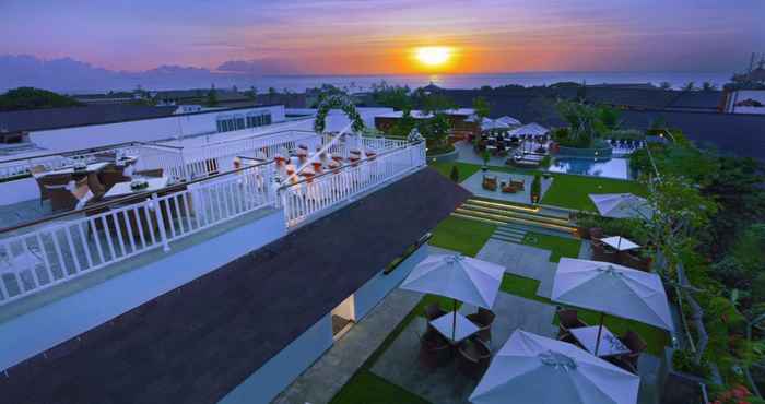 Bên ngoài favehotel Kuta Kartika Plaza