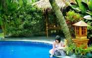 สระว่ายน้ำ 7 Nyiur Resort Hotel Pangandaran