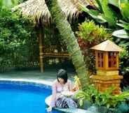 Swimming Pool 7 Nyiur Resort Hotel Pangandaran