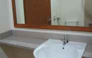 In-room Bathroom 3 Nyiur Resort Hotel Pangandaran