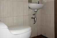 Toilet Kamar Spacious Room in Kebayoran Baru for Female (GRT)