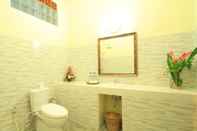 Toilet Kamar Uma Capung Mas Cottages