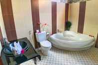 In-room Bathroom Uma Dewi Guest House