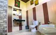 In-room Bathroom 6 Uma Dewi Guest House