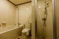 Toilet Kamar Paradise Sukhumvit Hotel