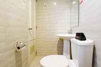 Toilet Kamar Skylight Hotel