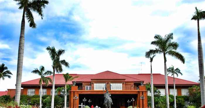 Exterior Fort Ilocandia Resort Hotel