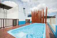 Swimming Pool Fin Hostel