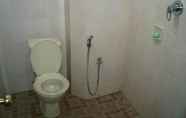 Toilet Kamar 7 Hotel Sea Ambon