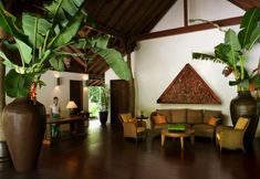 Lobby 5 The Farm at San Benito