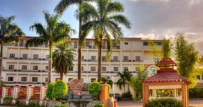 Exterior Whiterock Beach Hotel and Waterpark