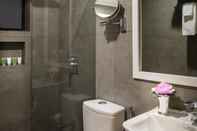 In-room Bathroom Astoria Greenbelt