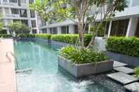 Kolam Renang Dorsett Singapore