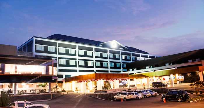 ภายนอกอาคาร Sutan Raja Hotel & Convention Centre Kotamobagu