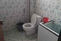 Toilet Kamar Homestay Ricky 2 Gunung Bromo