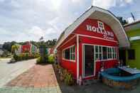 Lobi Holland Resort