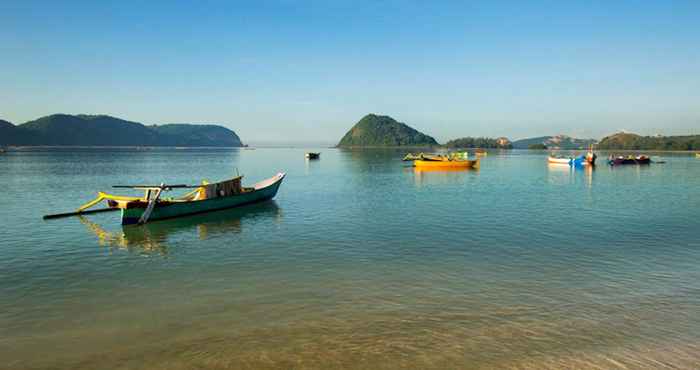 Nearby View and Attractions Bumbangku Beach Cottages Bar & Restaurant