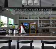 Bar, Cafe and Lounge 5 West Loch Park Hotel Santo Domingo