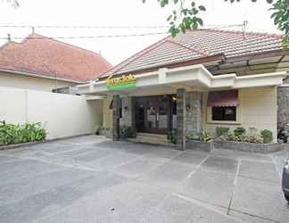 Bên ngoài 2 Teras Solo Syariah Guest House 