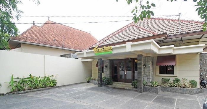 Bangunan Teras Solo Syariah Guest House 