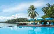 Swimming Pool 2 Huma Island Resort and Spa