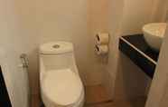 Toilet Kamar 7 SP Place Hotel