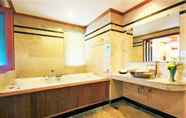 In-room Bathroom 2 MAC Resort Hotel