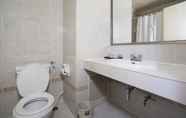 Toilet Kamar 7 Mike Hotel (SHA)