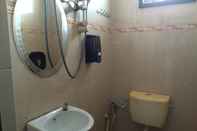 In-room Bathroom Suntec Hotel
