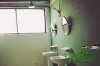 In-room Bathroom Hipstel Hostel & Bistro @ 55