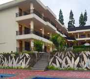 Swimming Pool 4 Ken Raudhah Inn