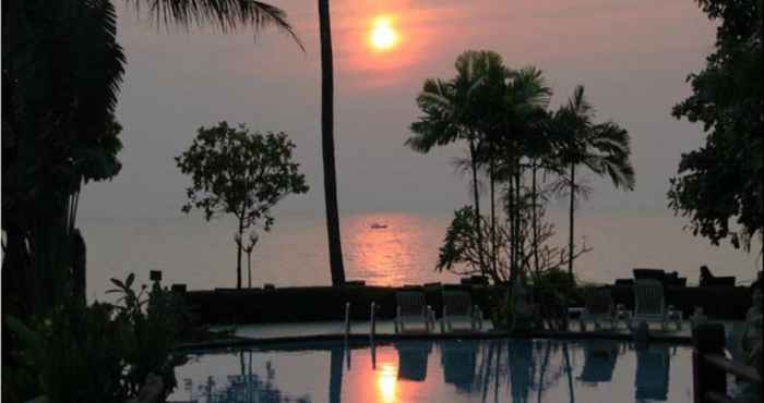 Swimming Pool Bhumiyama Beach Resort