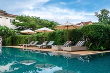 수영장 The Melody Phuket Hotel