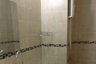 In-room Bathroom DMK Don Mueang Airport Guest House Bangkok Thailand
