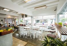 Restaurant 6 Cubic Bangkok Hostel