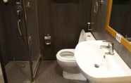 Toilet Kamar 2 Hotel Ava Cuneta Motorist Lodge