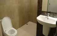 Toilet Kamar 7 Hotel Ava Cuneta Motorist Lodge