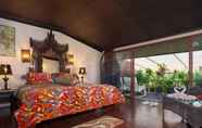 Kamar Tidur 3 Tropica Bungalow Hotel
