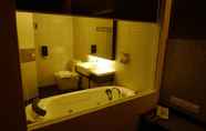 Toilet Kamar 4 Hotel Austin Paradise @ Mount Austin