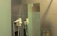 In-room Bathroom 3 Hotel Austin Paradise @ Pulai Utama