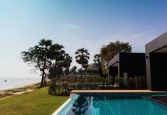 สระว่ายน้ำ 7 Sunshine Paradise Resort