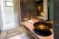 Toilet Kamar Sunshine Paradise Resort