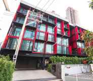 Exterior 4 Sleep Box Sukhumvit 22