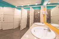 In-room Bathroom Glur Watergate Hostel