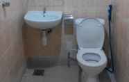 Toilet Kamar 7 RST Hotel