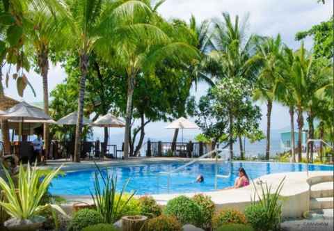 Kolam Renang Camayan Beach Resort and Hotel