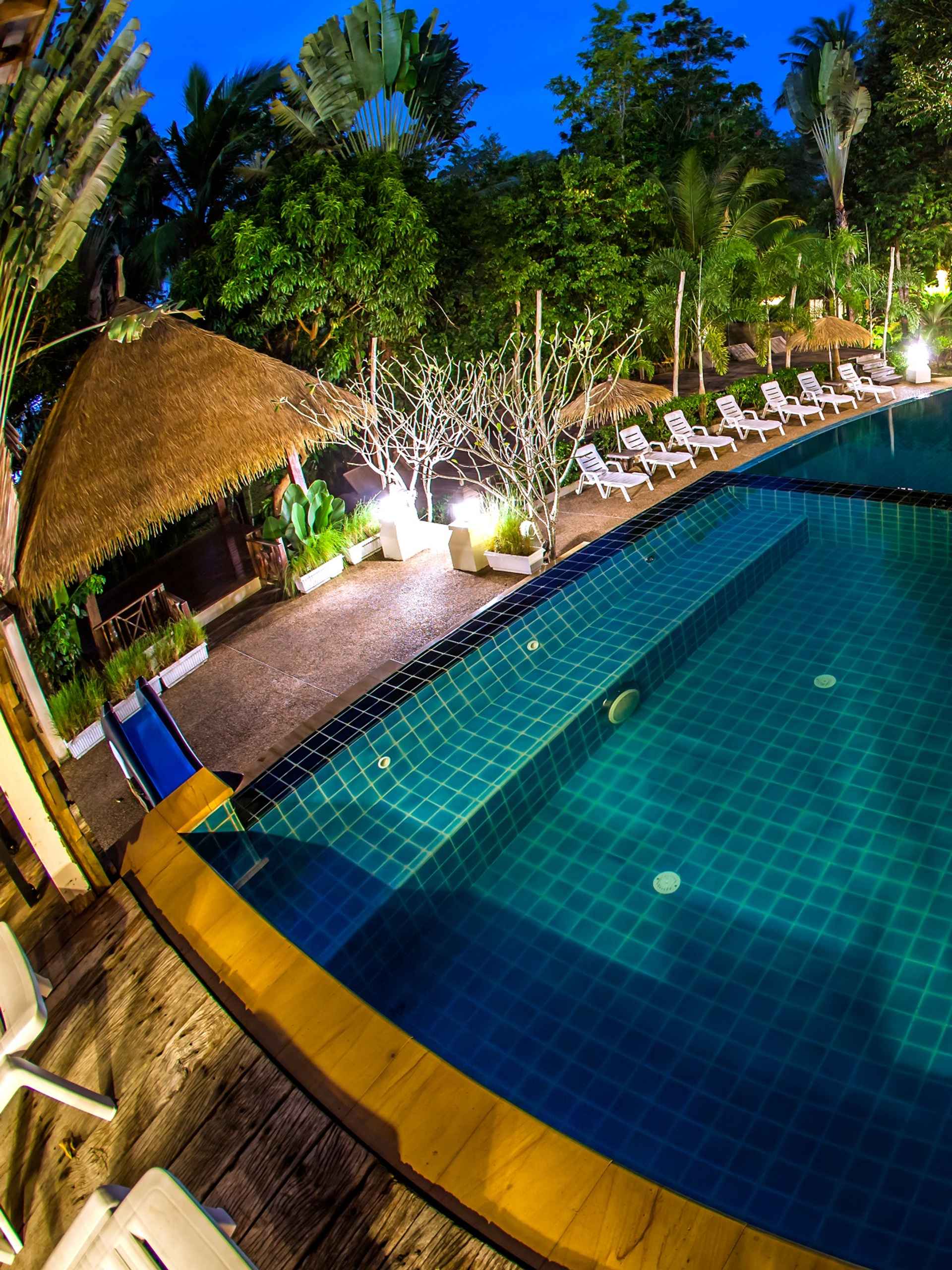 สระว่ายน้ำ K.B. Resort