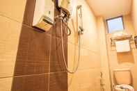 In-room Bathroom Lavender Inn Nusa Bestari